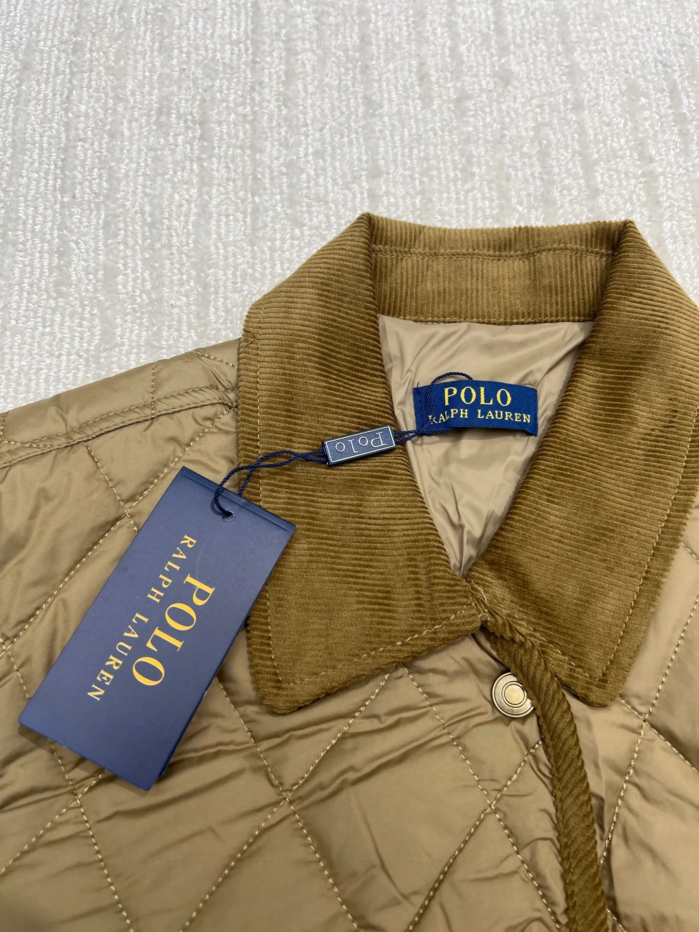 P350 Ralph Lauren logo embroidered diamond plaid corduroy cotton jacket. Exquisite small logo embroidery on the chest, corduroy color-blocked lapels, pocket design showing details, customized accessories, complete with three standards. Size: S M L XL